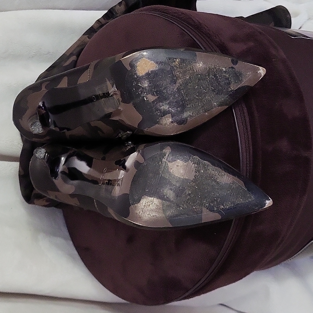 Boots - Picture 4 of 4